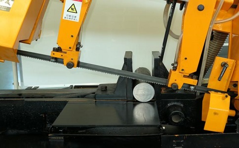 汨罗数控带锯床自动送料精度会出现偏差吗？